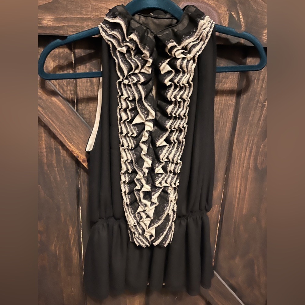 Neumann Marcus Black/Tan Ruffle Sleeveless Blouse